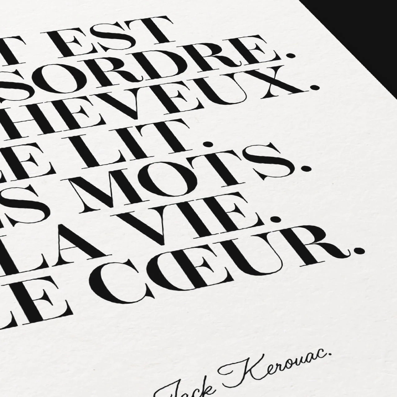Détails de la typographie de la citation de Kerouac "Tout est en désordre" sur l'affiche décorative de Studio Topo