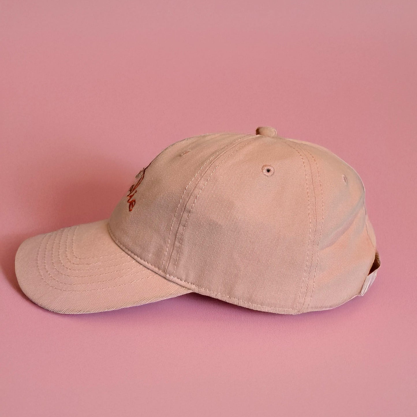 Casquette pour femme rose brodee à la folie