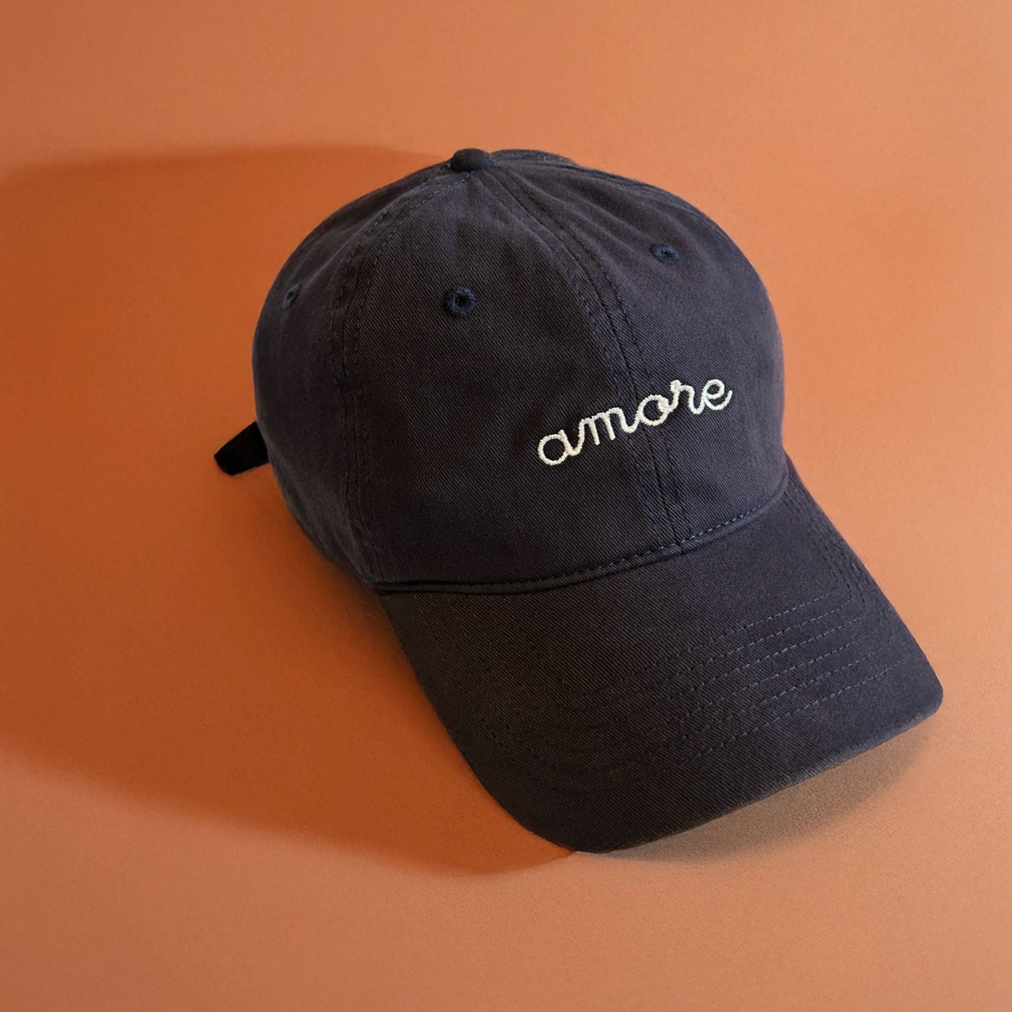 Casquette brodée bleu marine Amore – La Casquette Brodée