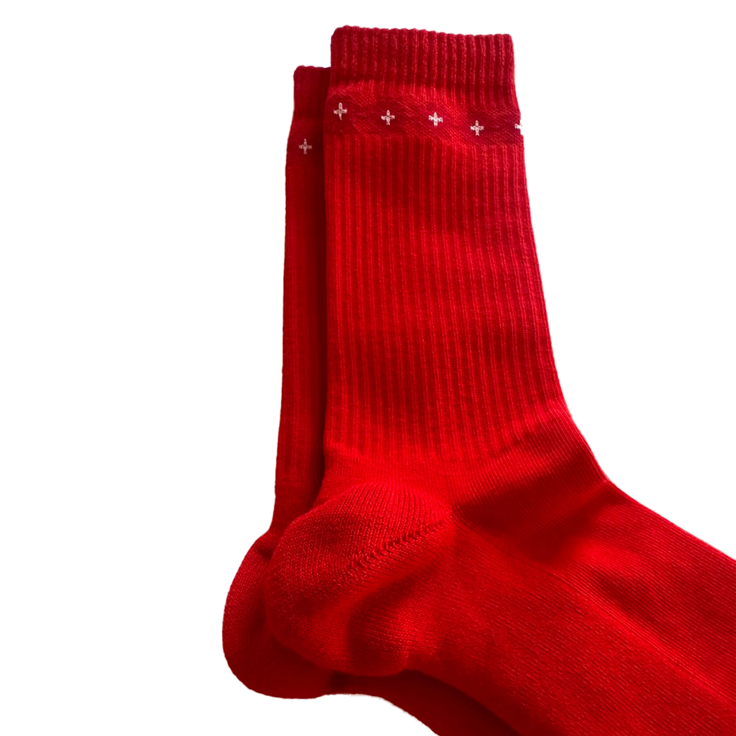 Détail d'une paire de chaussettes made in France rouge en coton bio Pierre Lou des Alpes