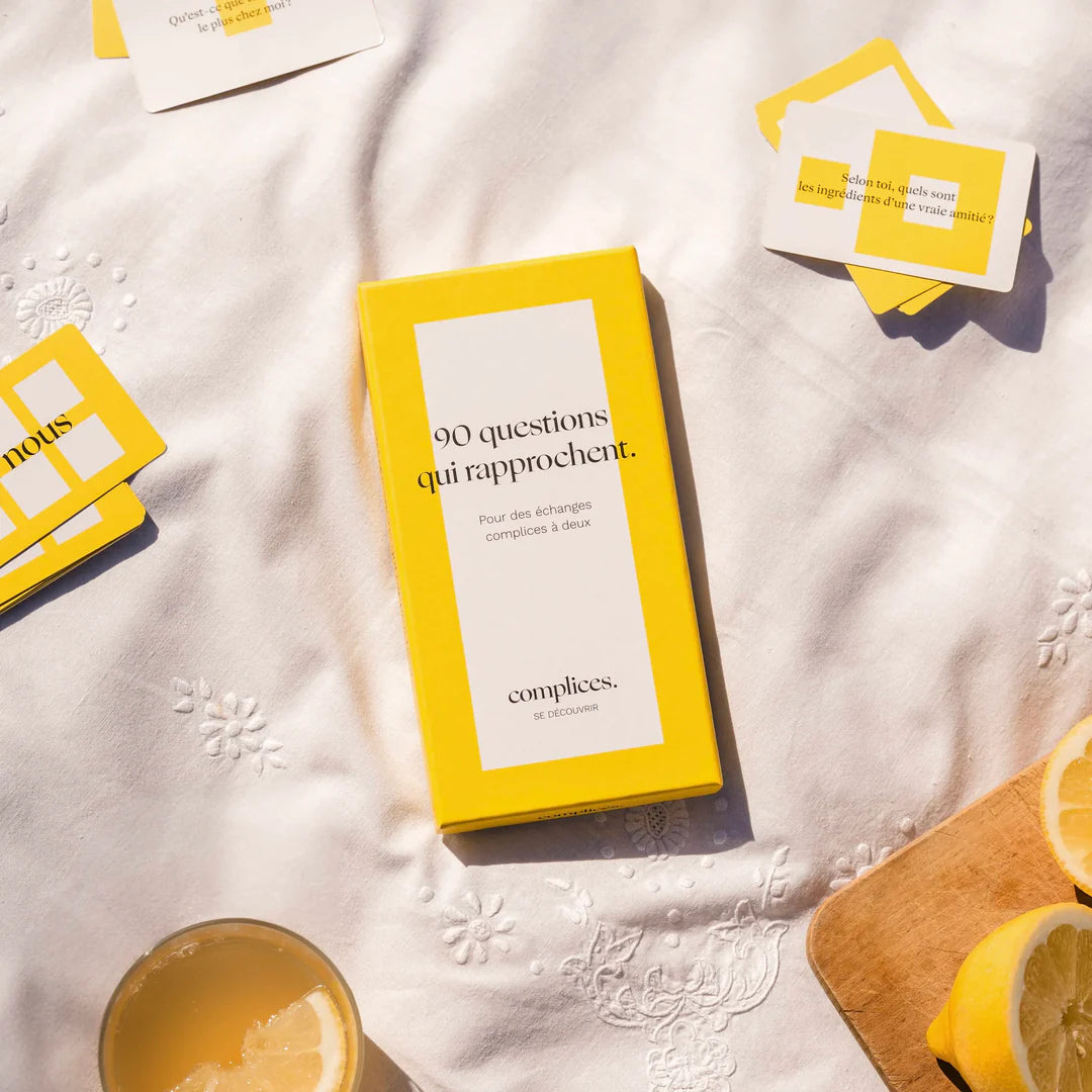 Coffret du jeu pour couple 90 questions pour se rapprocher par Complices.