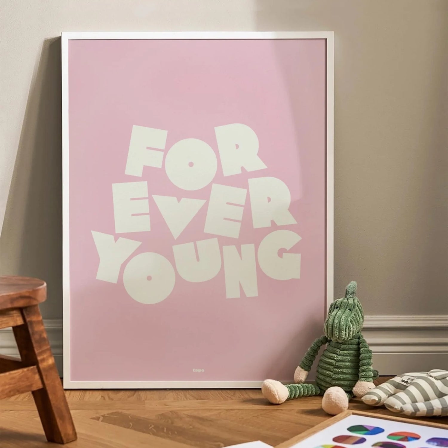 Affiche décorative murale Forever Young par Studio Topo en 30x40cm encadrée 