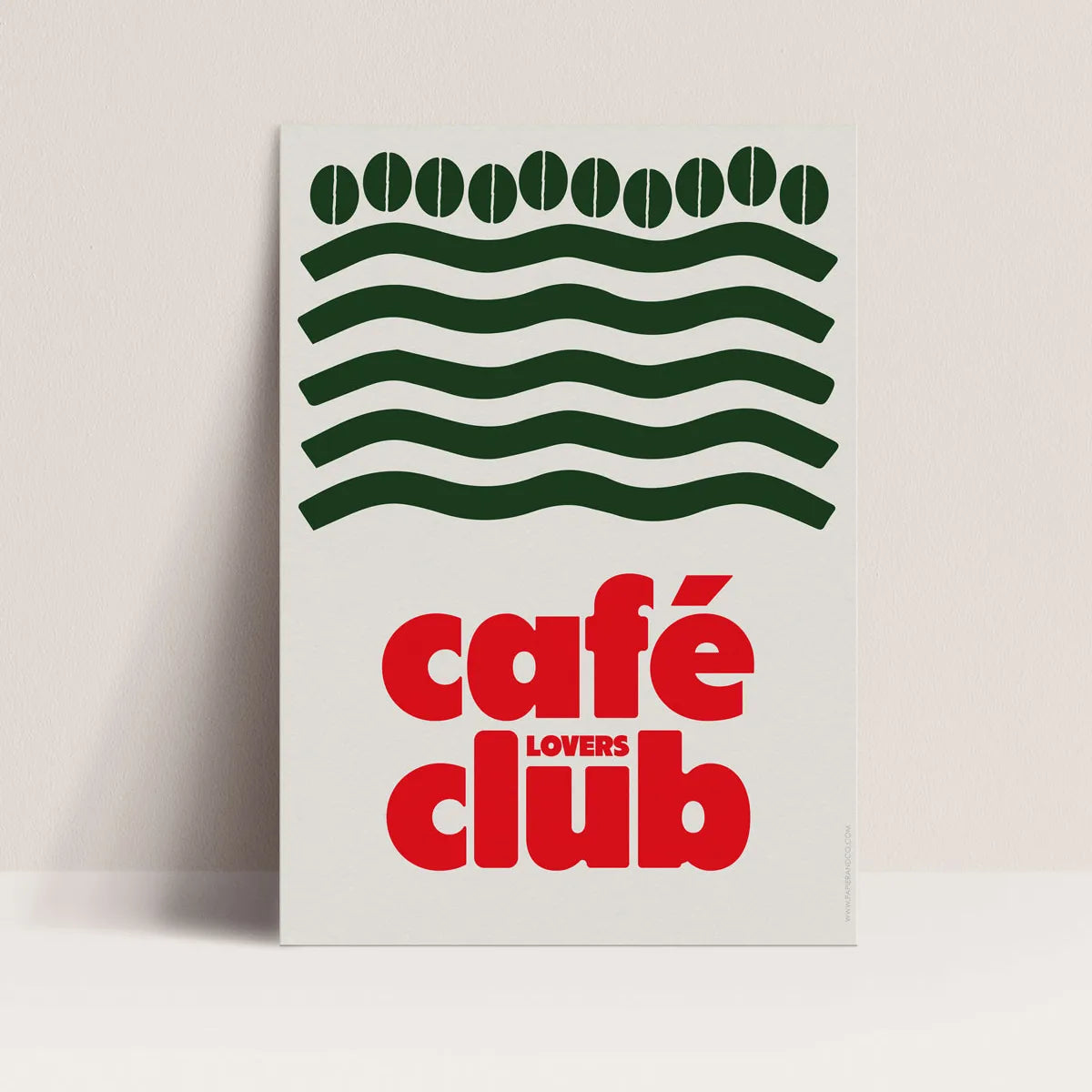 Affiche pour les amateurs de café "Café Lovers Club" par Papier and Co posée sur un fond blanc