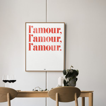 Affiche Studio Topo L'amour L'amour L'amour encadrée accrochée dans un salon