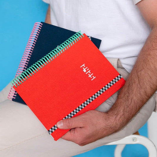Agendas A5 2024-2025 aux couverture en toile colorée Corail et Bleu Marine de Papier Tigre