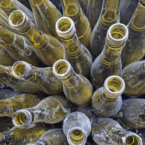 Bouteilles de vin récupérées et recoupées pour en faire des bougies Maison Tchin Tchin