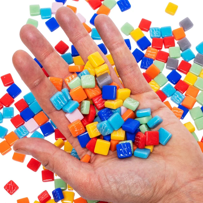 Carreaux de verre recyclés utilisés pour les kits de mosaïque street art Pixel Corner