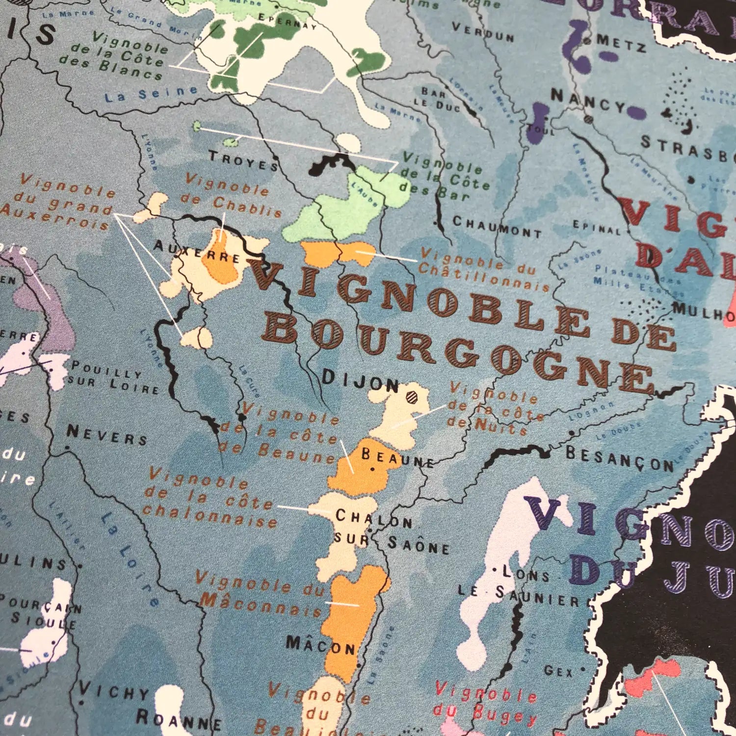 Détails des vignobles de Bourgogne sur la carte des vignobles de France 50x70cm des Ateliers Mulkographiques