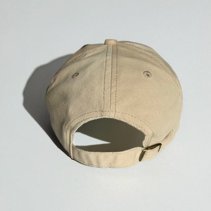 Casquette beige homme brodée peace vue de derrière