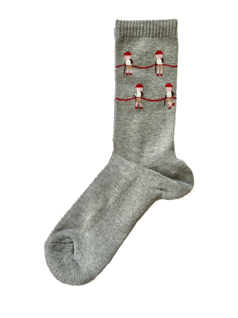 Chaussettes mi hautes en coton bio grise "Les Alpinistes" de la marque Pierre Lou des Alpes
