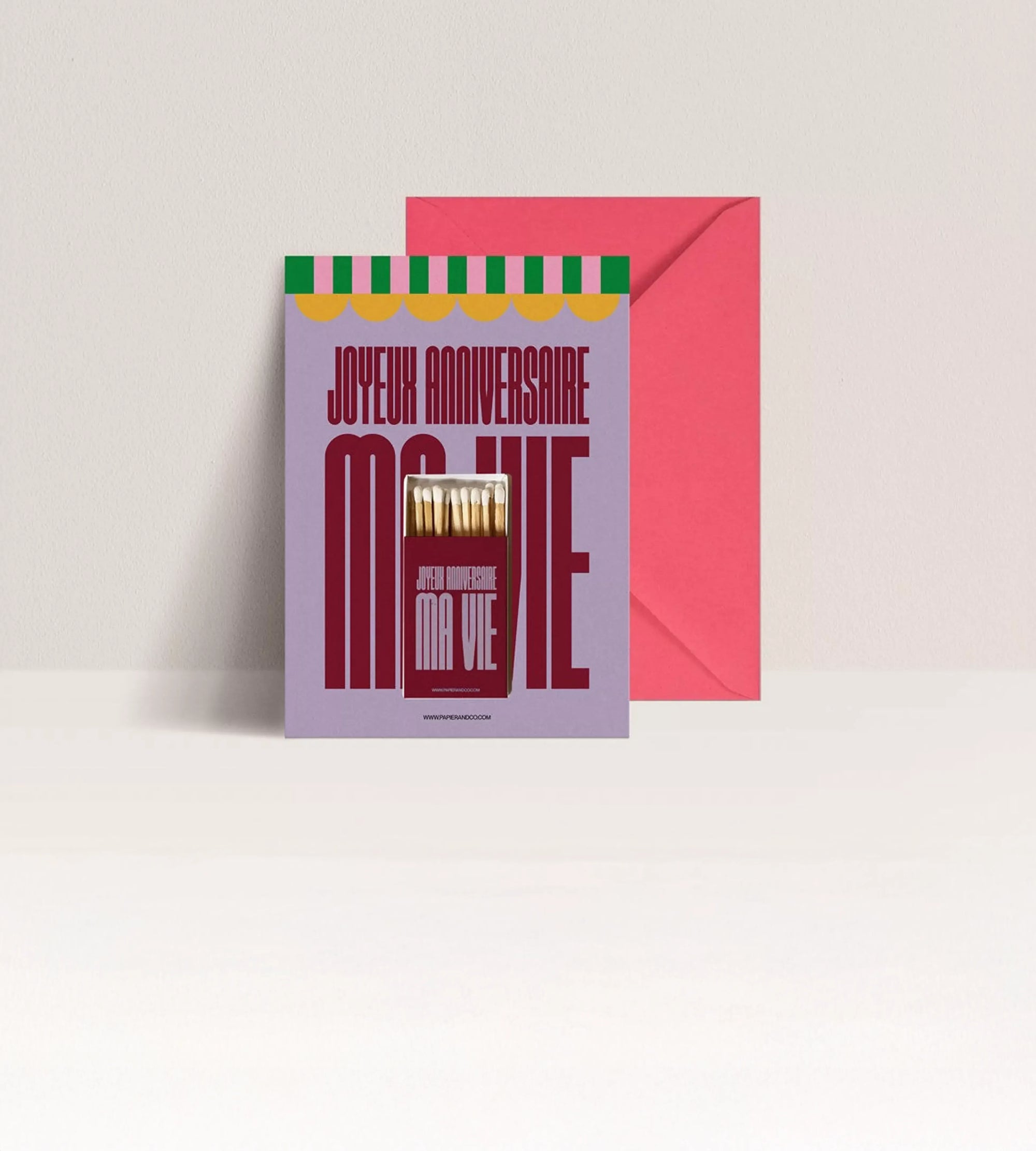 Collection de cartes d&#39;anniversaire avec allumettes