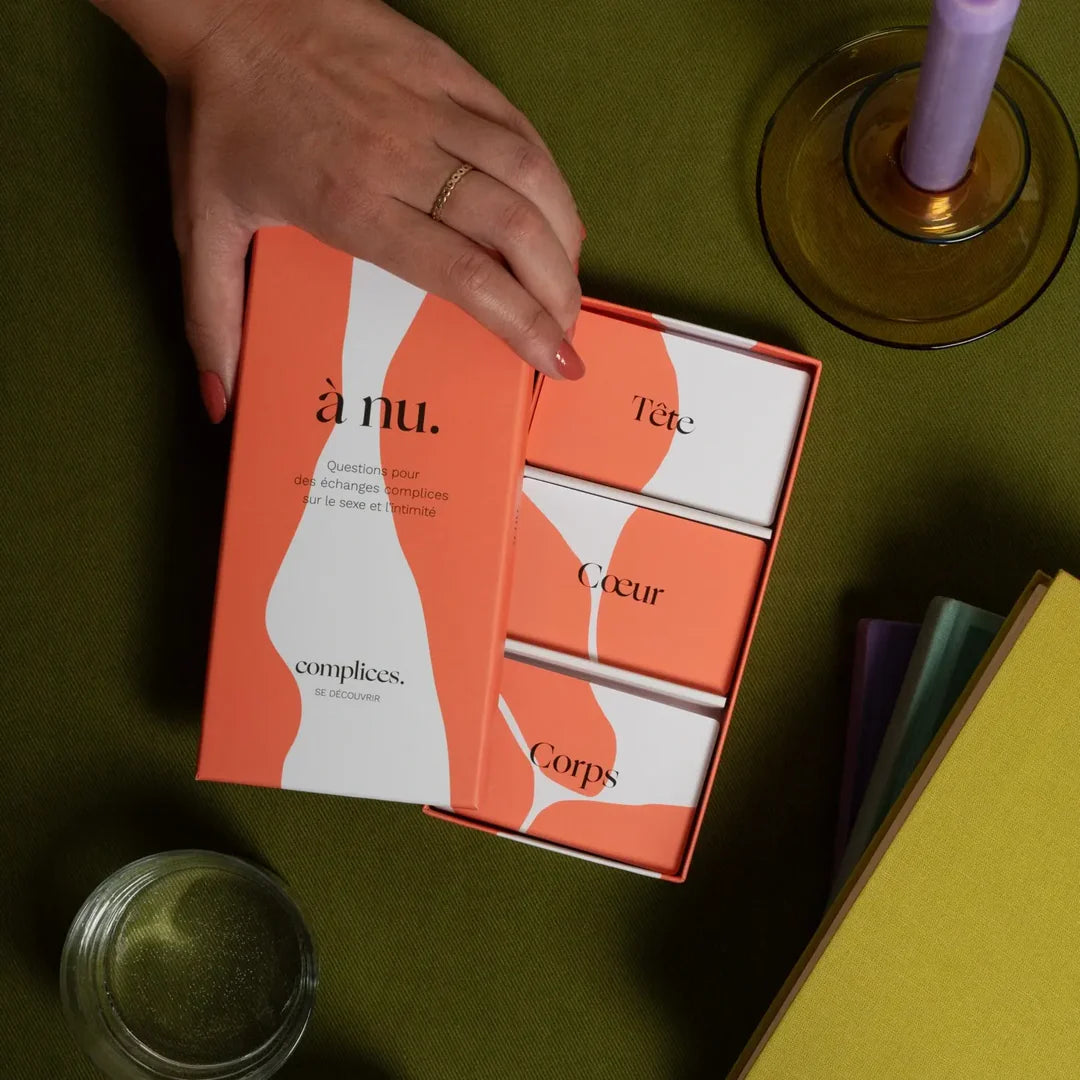 Jeu de cartes pour couple "A nu" avec ses trois catégories "tête", "coeur", "corps" pour entamer des conversations intimes.