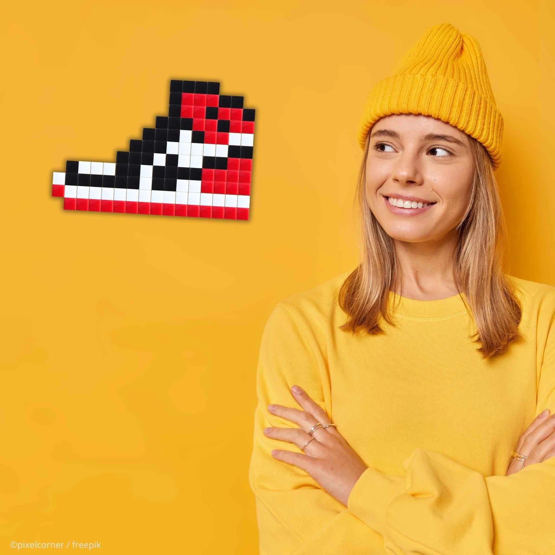 Kit de mosaïque street art La Sneakers de pixel corner accrochée au mur