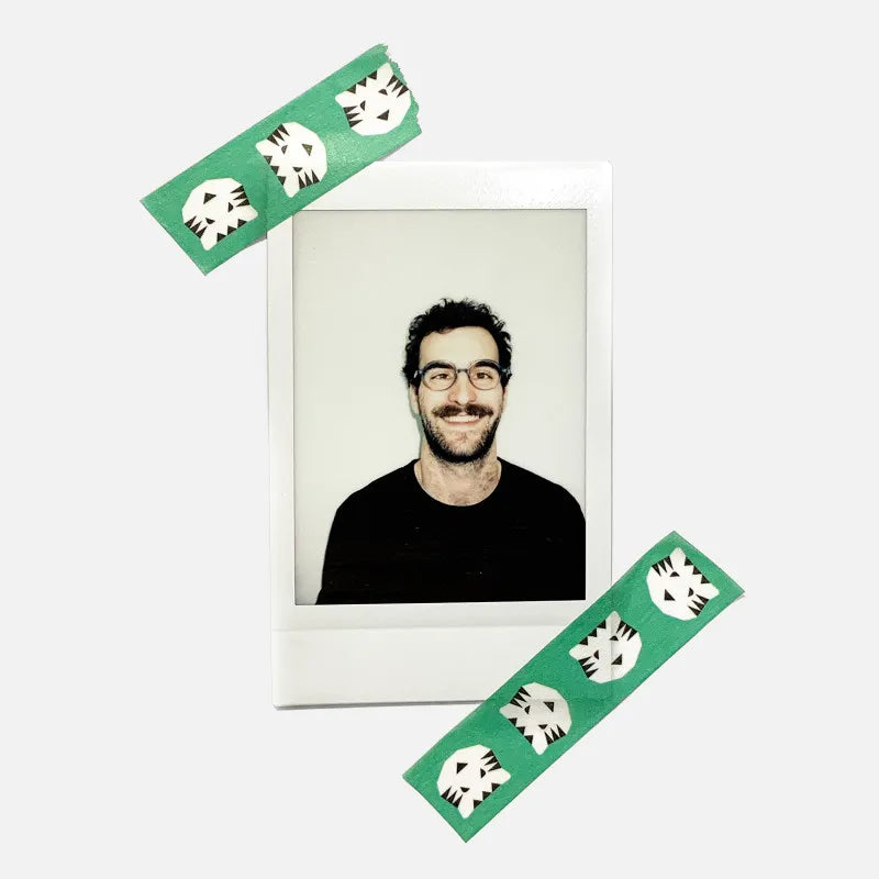 Masking tape vert motif tigre de la marque Papier Tigre pour coller des photos dans un album