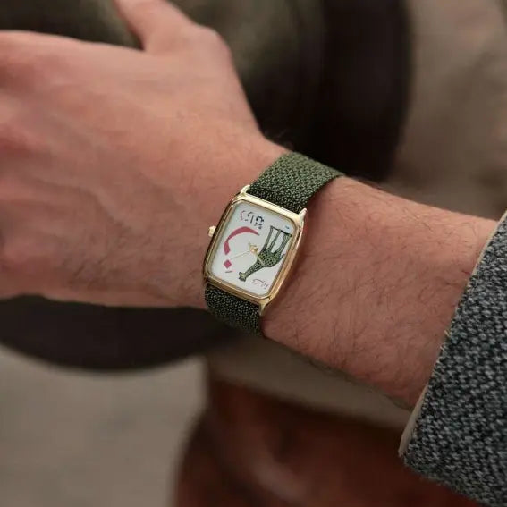 Montre Signature Laps Zaraafah au poignet d'un homme