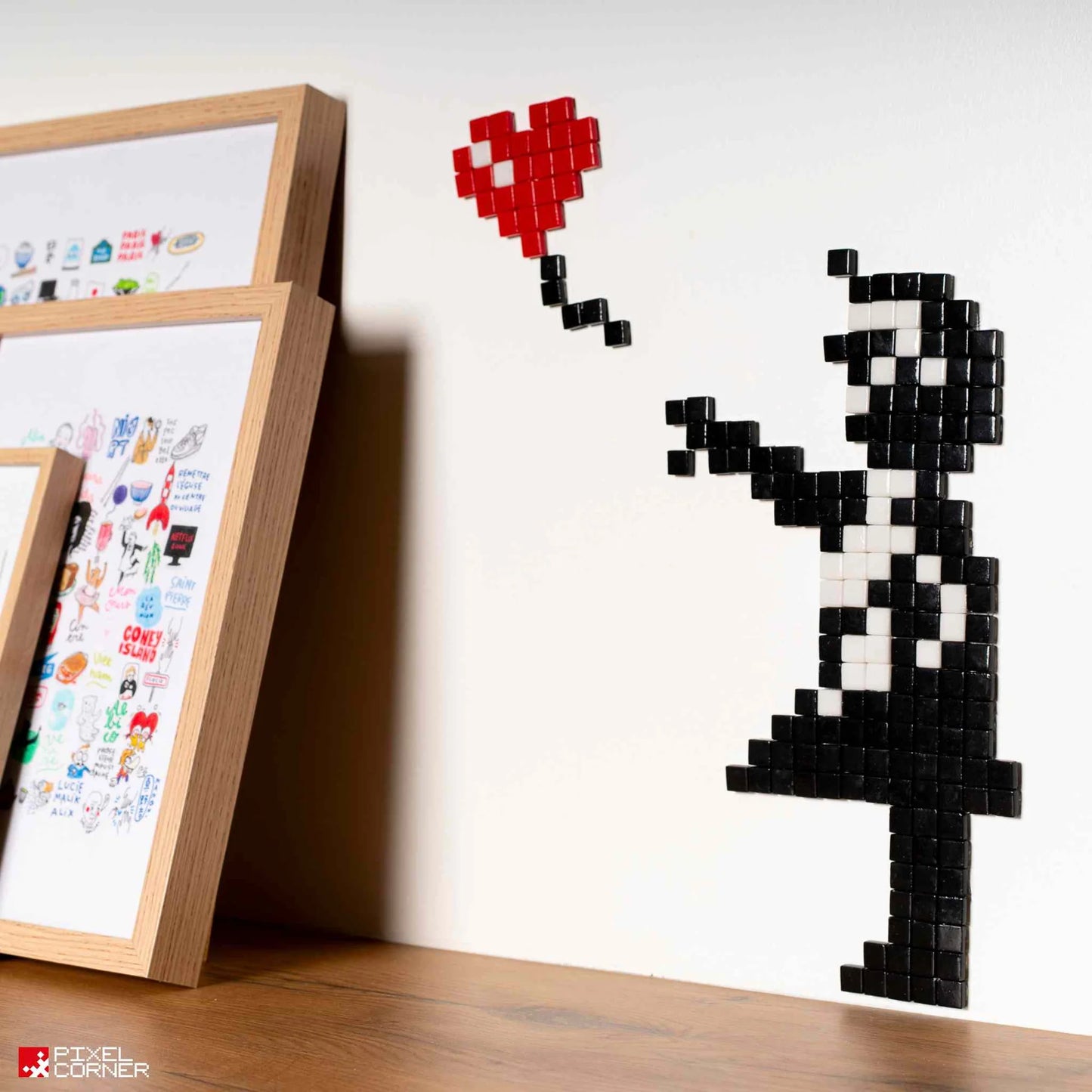 Kit de pixel art Girl with balloon de Pixel Corner fixé au mur