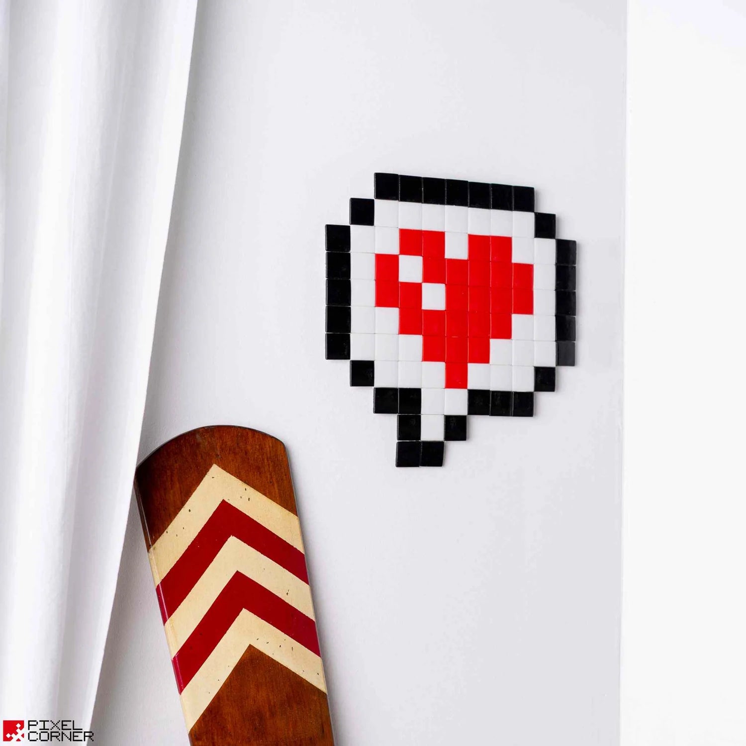 Love Message kit de pixel art de Pixel Corner accroché au mur