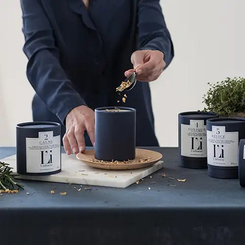 Préparation d'une recette d'infusion de L'Infuseur Paris