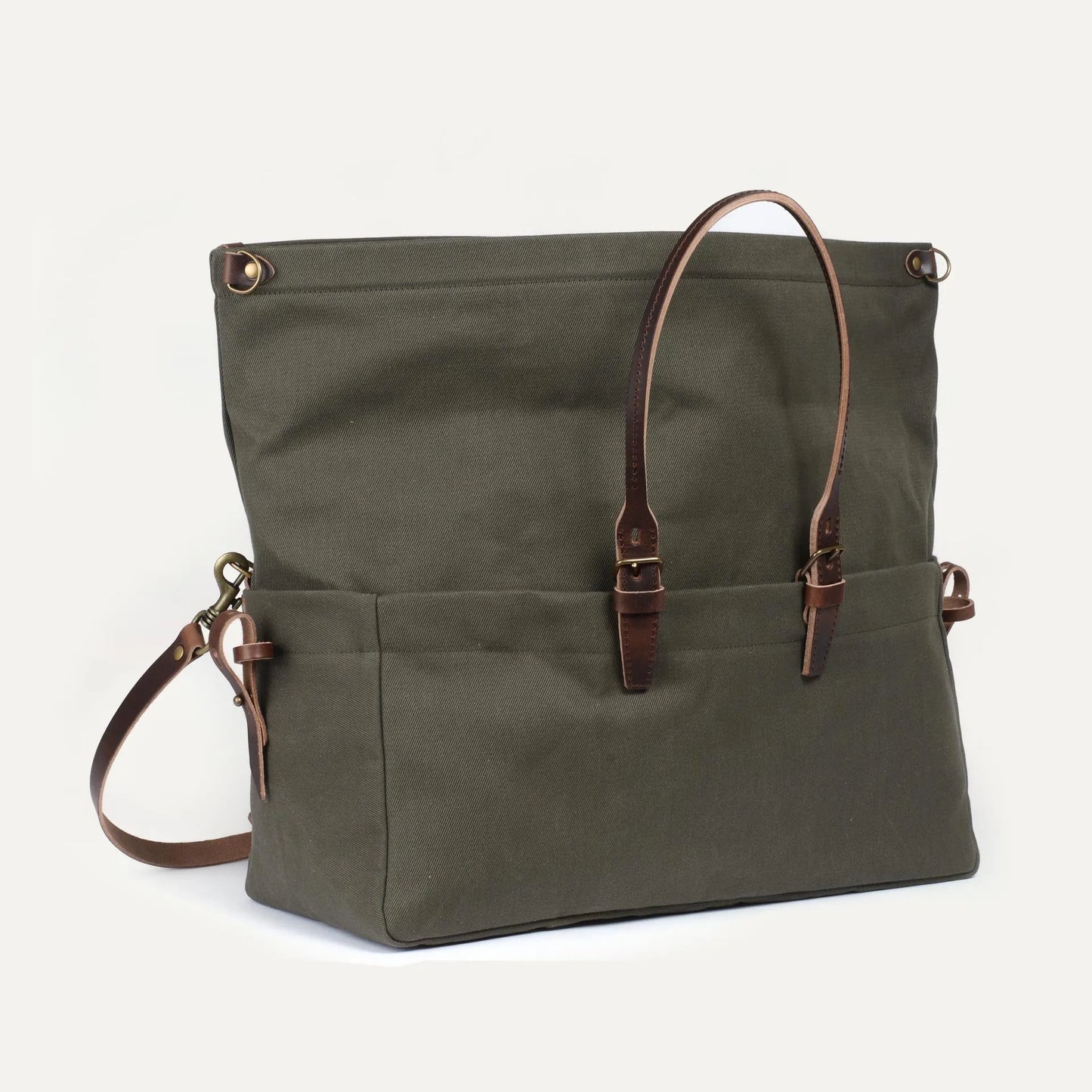 Ouverture et volume du sac de voyage cabine Kaki de Bleu de Chauffe en toile de coton et cuir