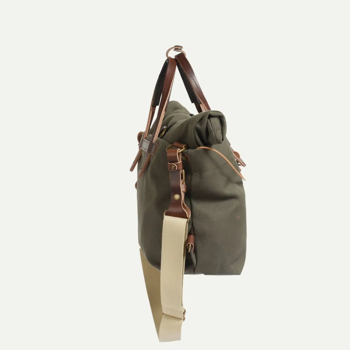 Profil de la sacoche d'ordinateur made in France Woody par Bleu de Chauffe couleur kaki